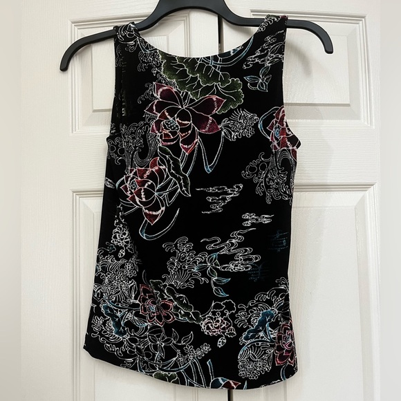 ⭐️EUC - Chico's Travelers Cami Blavk with Floral Tank Top Blouse -Woman's Size 0 - Picture 3 of 3